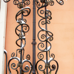 Sécurisez vos escaliers avec des garde-corps en ferronnerie artistique aux motifs élégants Sceaux